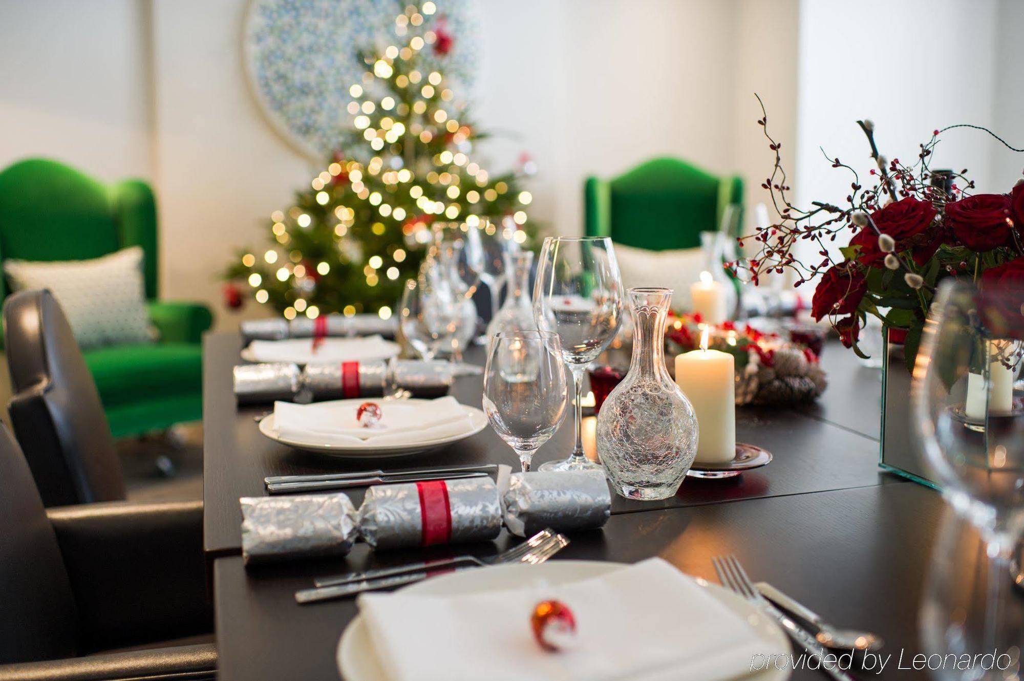 The Ampersand Hotel - Small Luxury Hotels Of The World Londres Restaurante foto A Christmas dinner table with a Christmas tree in the background